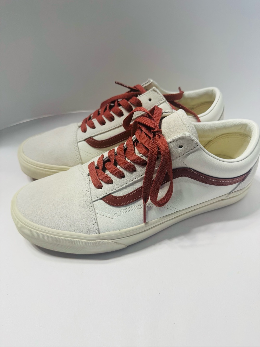 NWOT Vans Leather Suede Low-Top Sneakers in White and Maroon US11